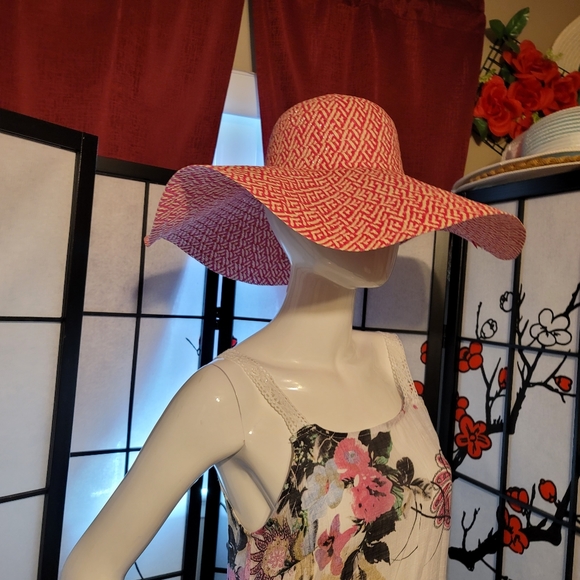 LADIES FLOPPY PINK WHITE WEAVED SUN HAT FOR BEACH OR PARTY..USED FOR DECOR ONLY - Picture 7 of 7